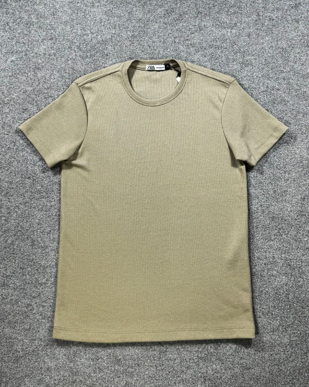 Camiseta Zara Texturizada Basic - Verde Oliva