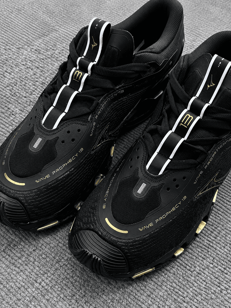 Tênis Mizuno Pro 13 - Preto/Dourado